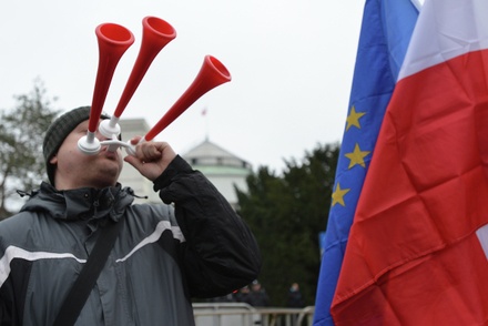 Еврокомиссия объявила о запуске санкционной процедуры против Польши
