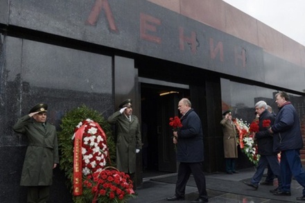 Зюганов назвал мерзавцем депутата, предложившего заменить тело Ленина в мавзолее
