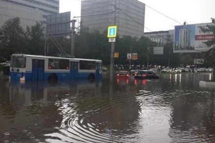 В Москве после ливня затопило ряд улиц