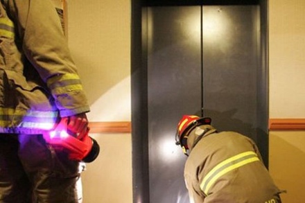 Женщина получила травмы при входе в закрывающийся лифт в московской поликлинике