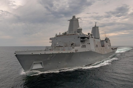 В США ввели в строй новый корабль для лазерной пушки