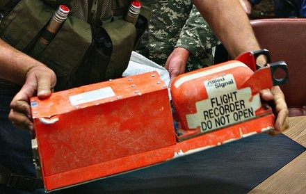 Чёрные ящики рухнувшего на Украине Boeing расшифруют в Великобритании