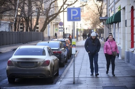 Володин и Мишустин анонсировали отмену платных парковок для врачей в регионах