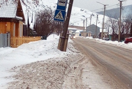 Власти уральского города согласились расчистить от снега только дорогу до кладбища