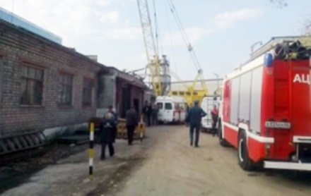 Один рабочий погиб при обрушении крыши цеха на территории завода в Рязани