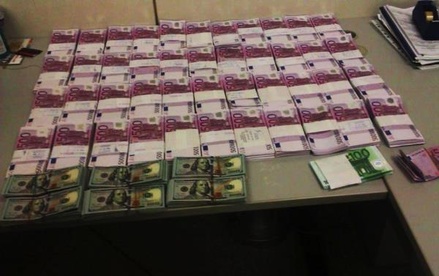 Гражданка РФ задержана в аэропорту Афин при попытке провезти свыше 2 млн евро