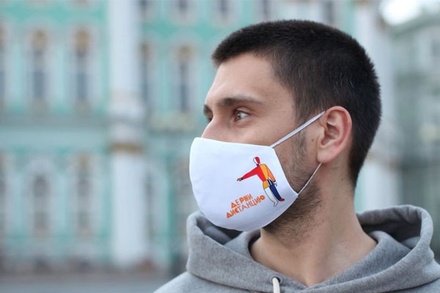 Русский музей в Петербурге выпустил маски с дизайном по мотивам Малевича