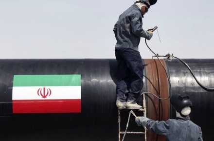 В Тегеране анонсировали поставку в Белоруссию 600 тысяч баррелей нефти
