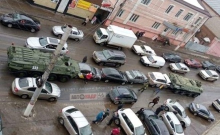 В центре Курска два бронетранспортёра попали в ДТП