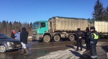 Полиция не стала задерживать перекрывших проезд к «Ядрово» жителей Волоколамска