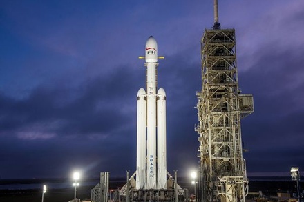 Первый старт новейшей ракеты-носителя Falcon Heavy назначили на 6 февраля