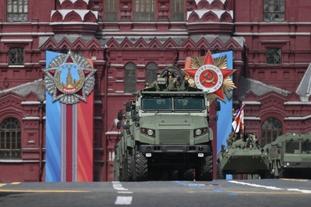 Кремль: аномальная погода не помешает параду Победы