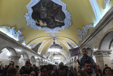 Пассажиров московского метро начали оповещать о круглосуточной работе в День города