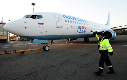 Boeing с отказавшим двигателем приземлился во Внукове