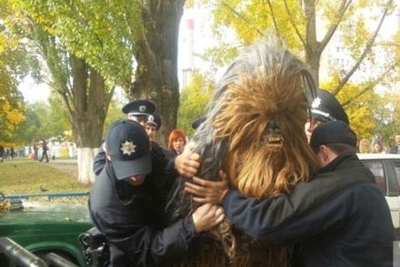 В Одессе на выборах задержали героя «Звёздных войн» Чубакку