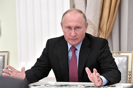 Владимир Путин подписал закон о запрете рекламы услуг по написанию дипломов