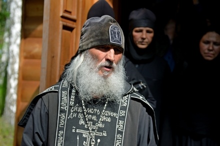 В захваченный на Урале монастырь пустили прихожан и паломников