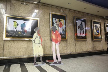 В московском метро открылась выставка работ Сергея Голлербаха «Жаркие тени города»