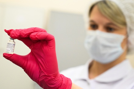 В России начались испытания вакцины «Спутник V» в виде капель для носа