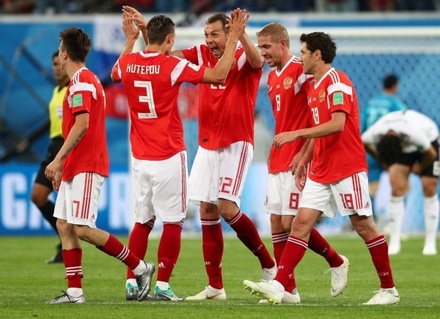 Сборная РФ по футболу впервые в истории вышла в плей-офф ЧМ