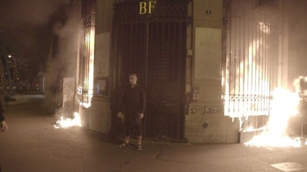 За поджог двери Банка Франции Павленскому грозит 10 лет тюрьмы