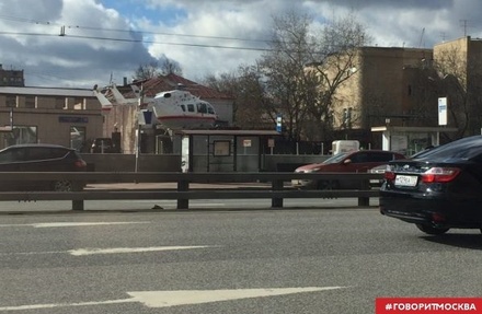 На Варшавском шоссе в Москве приземлился вертолёт МЧС