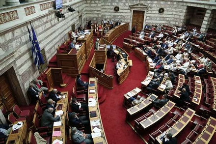 Власти Греции решили отменить налоговые льготы для парламентариев и министров