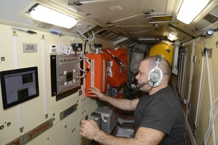 Космонавт анонсировал дегустацию воды, полученной из мочи