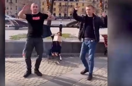 Полиция начала проверку из-за блогеров с шашлыками в центре Петербурга