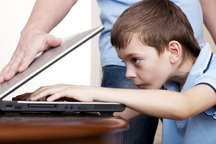 В Госдуму внесён проект о запрете соцсетей для детей младше 14 лет