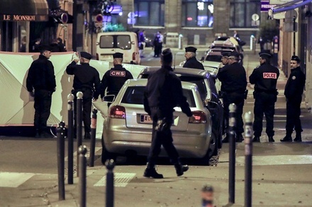 Французские СМИ узнали имя напавшего с ножом на людей в Париже