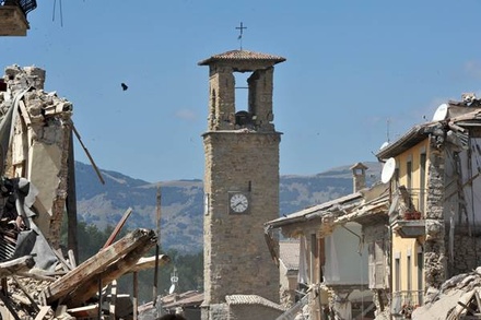 Землетрясение в Италии повредило или разрушило около 300 исторических зданий