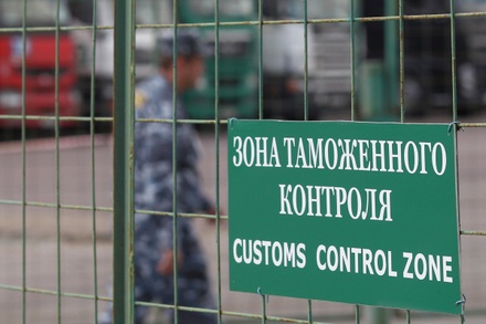 СК завёл дело на четырёх работников таможни Домодедова за взятку