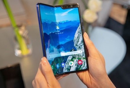 Новые телефоны Samsung с гибким экраном сломались в первые дни теста