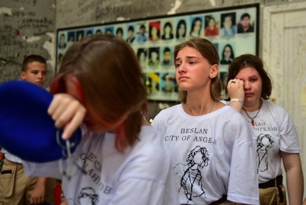 Память погибших при теракте в Беслане почтили 13 тыс. жителей Северной Осетии