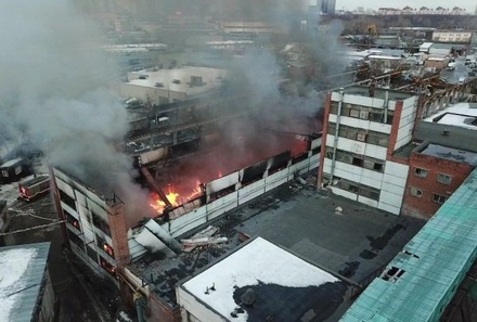 В Москве потушили пожар на складе с лакокрасочными изделиями