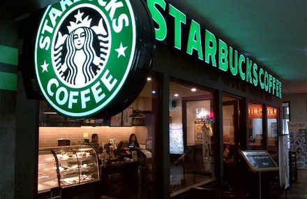 Starbucks разрешит посетителям занимать столики без заказа блюд