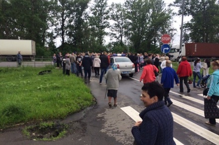 Жители Клина перекрыли Ленинградское шоссе из-за отключения горячей воды