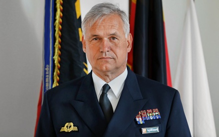 Бывший глава ВМС Германии попал в базу «Миротворец» после заявлений по Крыму