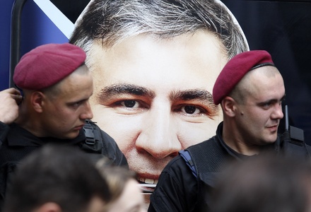 Украинские полицейские дежурят на границе с Польшей в ожидании Саакашвили