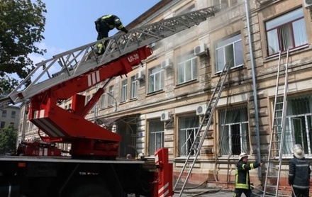 В Харькове из-за попадания молнии загорелось здание суда