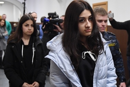 Сёстрам Хачатурян предъявили окончательное обвинение в убийстве отца