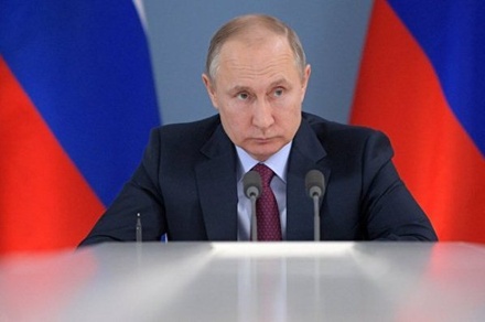 Владимир Путин призвал обеспечить защиту детей в интернете