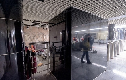 В Думе заявили о необходимости установки в магазинах бронированных кубов для досмотра 