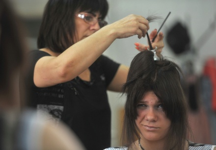 Салоны красоты и парикмахерские в Москве пока открывать не будут