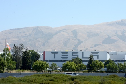 СМИ сообщили о расследовании ФБР в отношении Tesla  