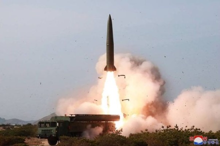 СМИ опубликовали фотографии учений с запуском новых ракет КНДР