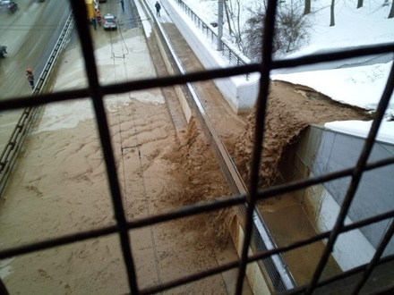 В ЦОДД просят объезжать затопленный Тушинский тоннель по Ленинградскому шоссе