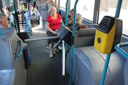 Мосгортранс призвал сделать селфи с турникетами в автобусах перед их демонтажом