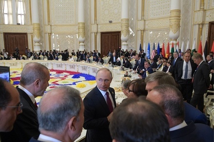 Путин и Эрдоган провели короткую беседу в рамках саммита в Душанбе